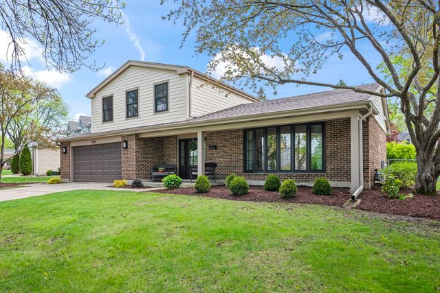 1505 S Kennicott Avenue, Arlington Heights, IL 60005