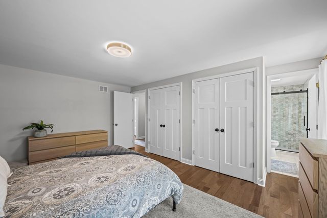 1505 S Kennicott Avenue, Arlington Heights, IL 60005