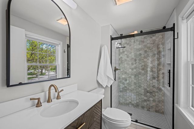 1505 S Kennicott Avenue, Arlington Heights, IL 60005