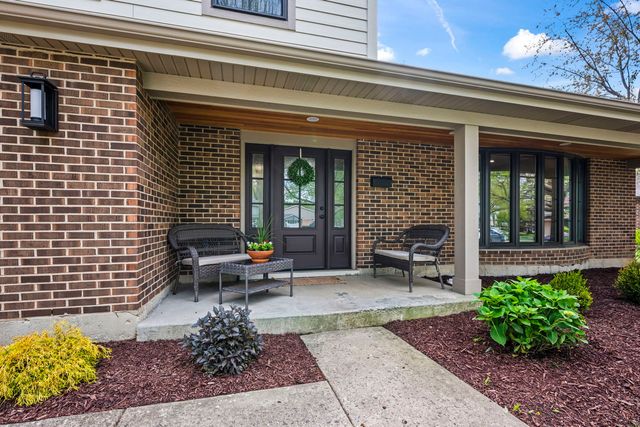 1505 S Kennicott Avenue, Arlington Heights, IL 60005