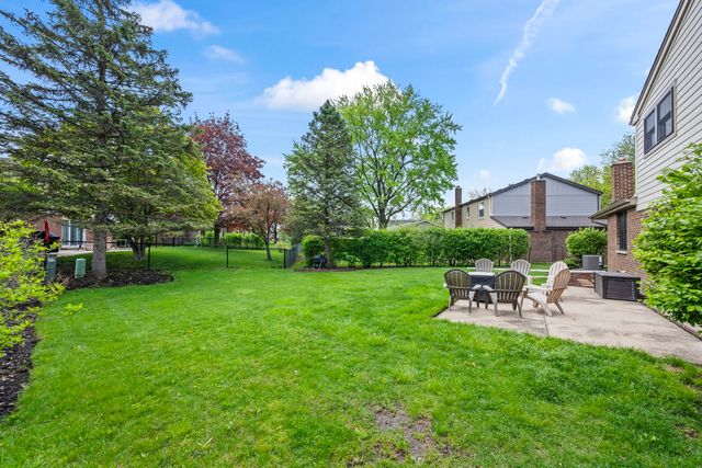 1505 S Kennicott Avenue, Arlington Heights, IL 60005