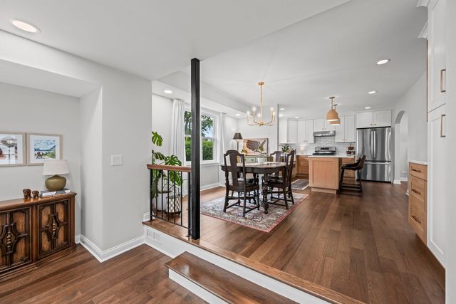 1505 S Kennicott Avenue, Arlington Heights, IL 60005