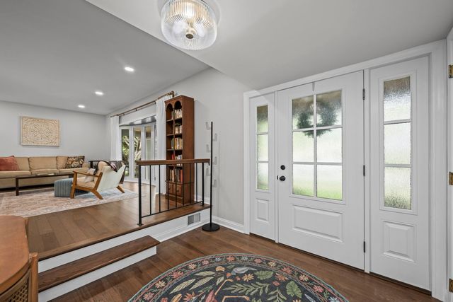 1505 S Kennicott Avenue, Arlington Heights, IL 60005