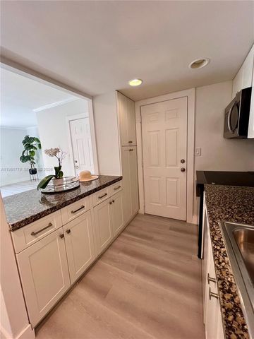 290 Sunrise Dr 1-H, Key Biscayne, FL 33149