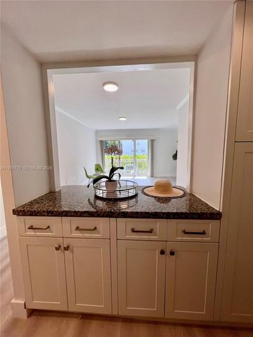 290 Sunrise Dr 1-H, Key Biscayne, FL 33149