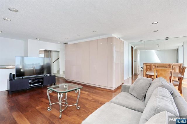 3 Horizon Road 1432, Fort Lee, NJ 07024