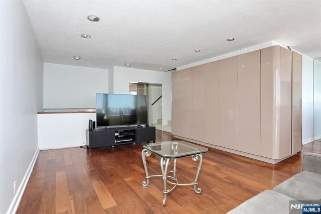 3 Horizon Road 1432, Fort Lee, NJ 07024