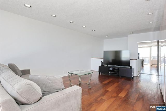 3 Horizon Road 1432, Fort Lee, NJ 07024