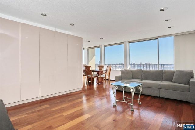 3 Horizon Road 1432, Fort Lee, NJ 07024