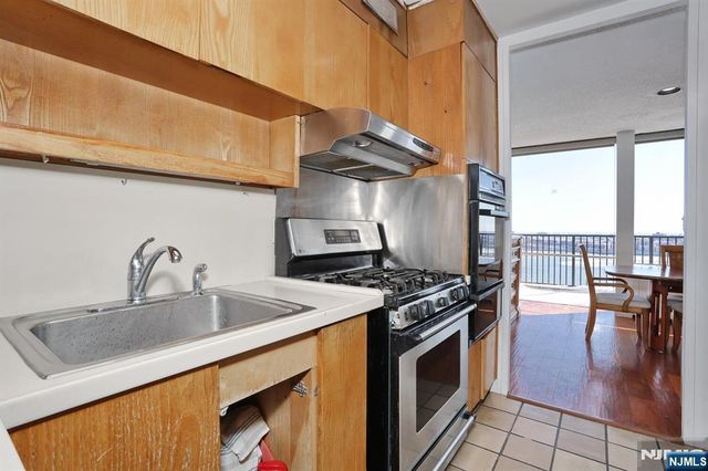 3 Horizon Road 1432, Fort Lee, NJ 07024