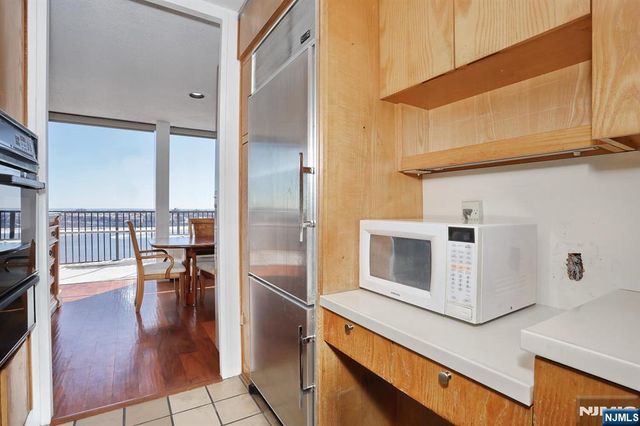 3 Horizon Road 1432, Fort Lee, NJ 07024