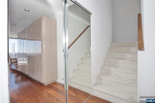 3 Horizon Road 1432, Fort Lee, NJ 07024