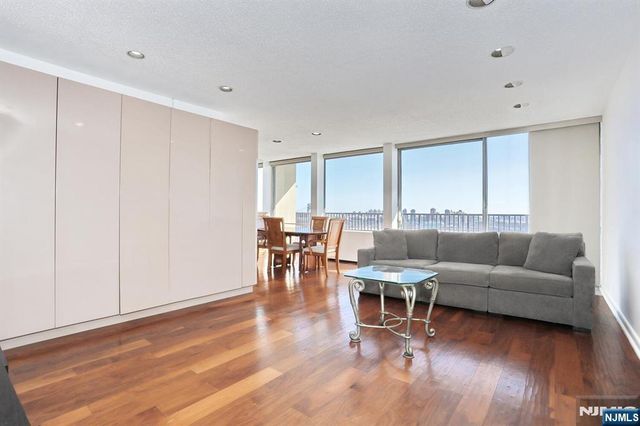 3 Horizon Road 1432, Fort Lee, NJ 07024