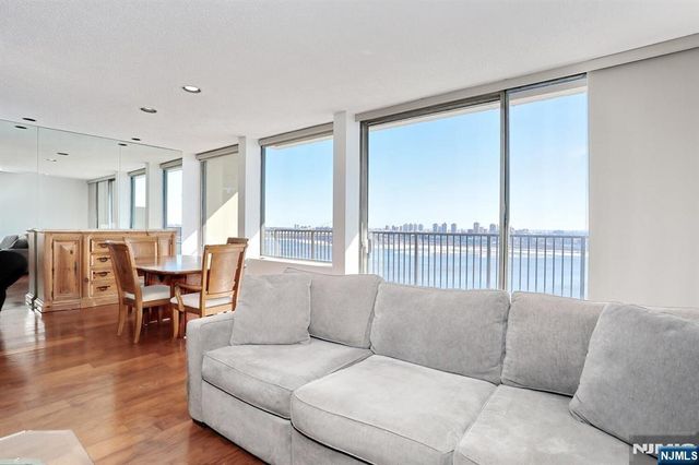 3 Horizon Road 1432, Fort Lee, NJ 07024