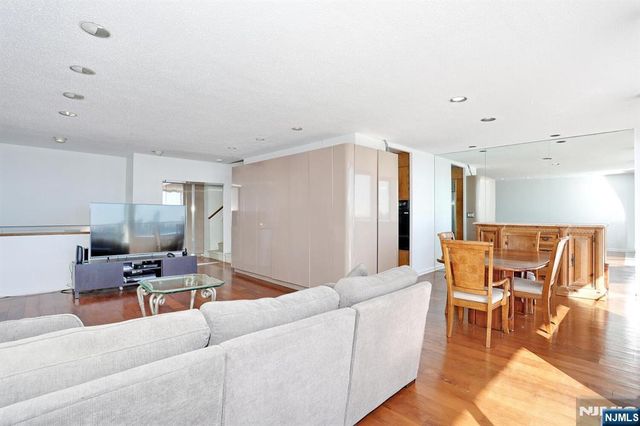 3 Horizon Road 1432, Fort Lee, NJ 07024