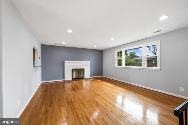 7121 KAREN ANNE DR, Temple Hills, MD 20748