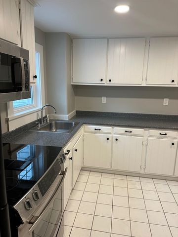 41 Prescott St 2, Reading, MA 01867