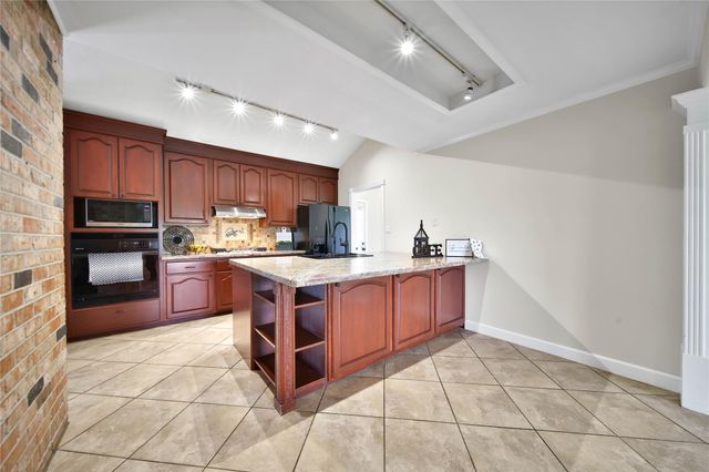 505 Seagrove Street, La Porte, TX 77571