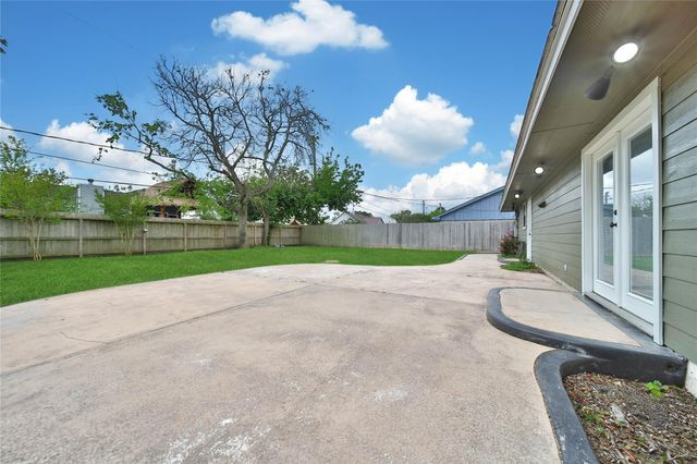 505 Seagrove Street, La Porte, TX 77571