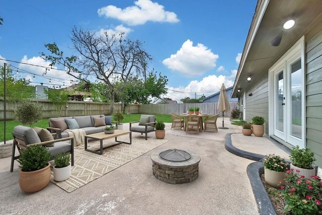 505 Seagrove Street, La Porte, TX 77571