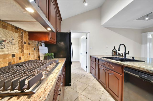 505 Seagrove Street, La Porte, TX 77571