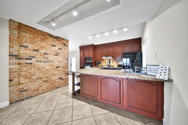 505 Seagrove Street, La Porte, TX 77571