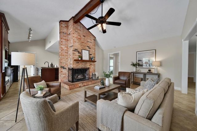 505 Seagrove Street, La Porte, TX 77571