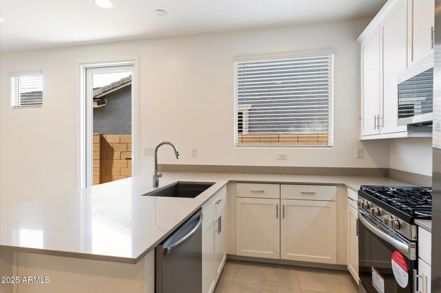 16677 W CHARLOTTE Drive, Surprise, AZ 85387