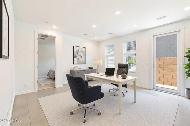 16677 W CHARLOTTE Drive, Surprise, AZ 85387