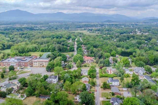 524 Longwood Avenue, Bedford, VA 24523