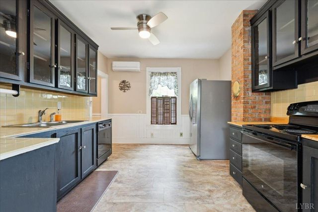 524 Longwood Avenue, Bedford, VA 24523
