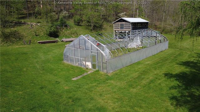 6 Atha Road, West Hamlin, WV 25571