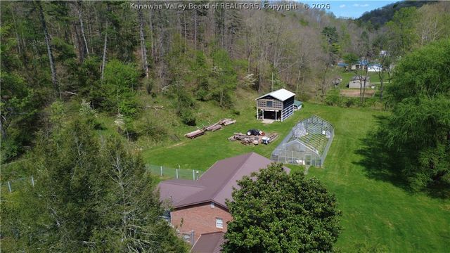6 Atha Road, West Hamlin, WV 25571