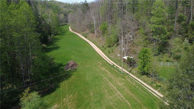 6 Atha Road, West Hamlin, WV 25571