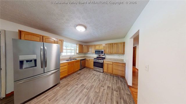6 Atha Road, West Hamlin, WV 25571