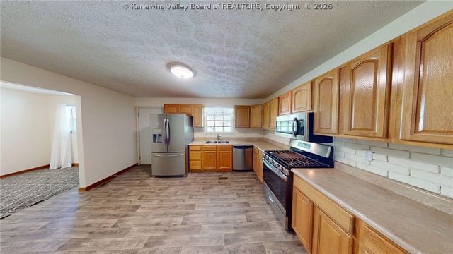 6 Atha Road, West Hamlin, WV 25571