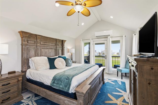 18603 Shaman Drive, Galveston, TX 77554