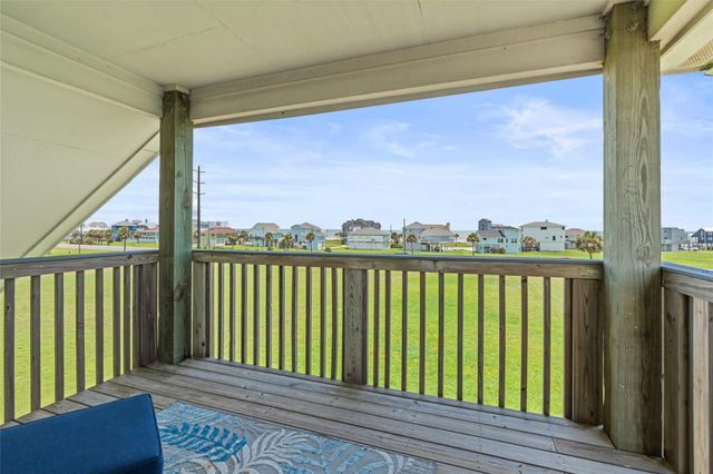 18603 Shaman Drive, Galveston, TX 77554