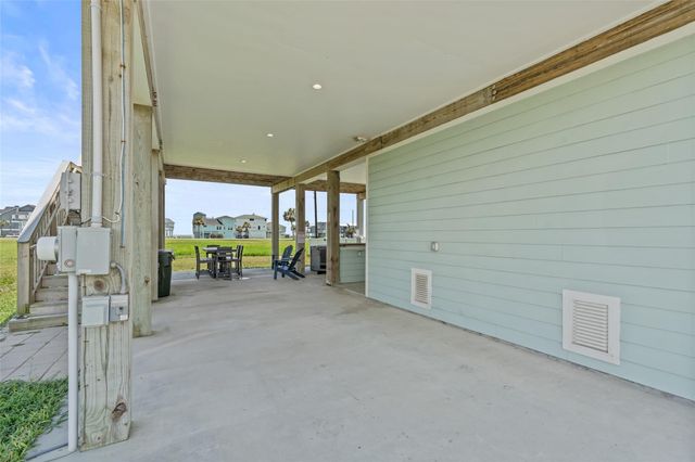 18603 Shaman Drive, Galveston, TX 77554