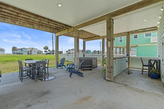 18603 Shaman Drive, Galveston, TX 77554