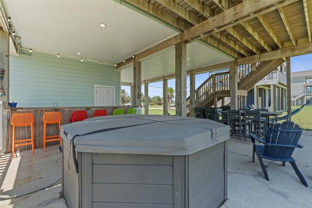 18603 Shaman Drive, Galveston, TX 77554
