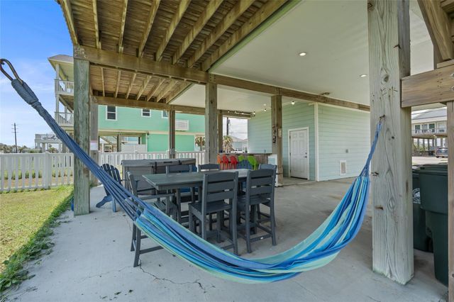 18603 Shaman Drive, Galveston, TX 77554