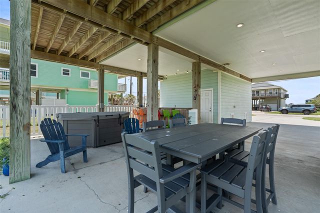 18603 Shaman Drive, Galveston, TX 77554
