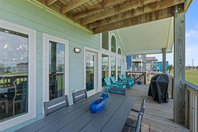 18603 Shaman Drive, Galveston, TX 77554