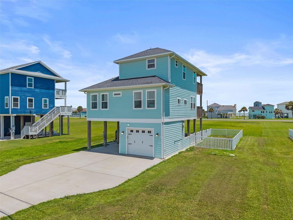 18603 Shaman Drive, Galveston, TX 77554
