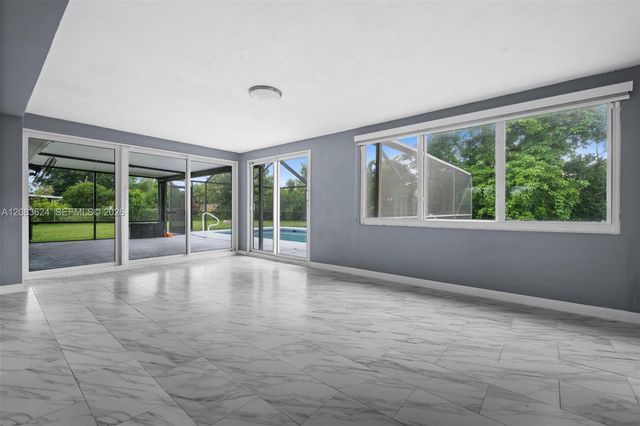 5212 Santa Rosa Court, Cape Coral, FL 33904