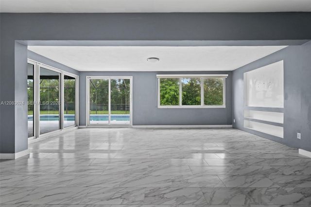 5212 Santa Rosa Court, Cape Coral, FL 33904