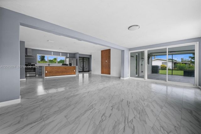5212 Santa Rosa Court, Cape Coral, FL 33904
