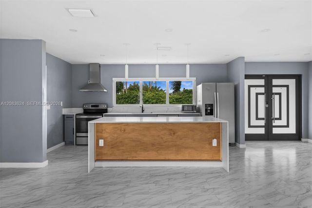 5212 Santa Rosa Court, Cape Coral, FL 33904