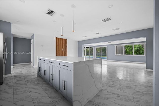 5212 Santa Rosa Court, Cape Coral, FL 33904